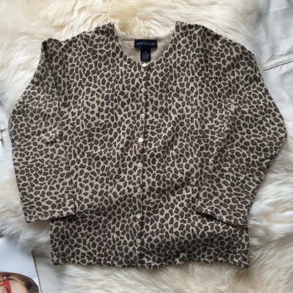 ANN TAYLOR LEOPARD PRINT CARDIGAN AND SHELL  TWINSET SZ  XSMALL - Picture 4 of 5